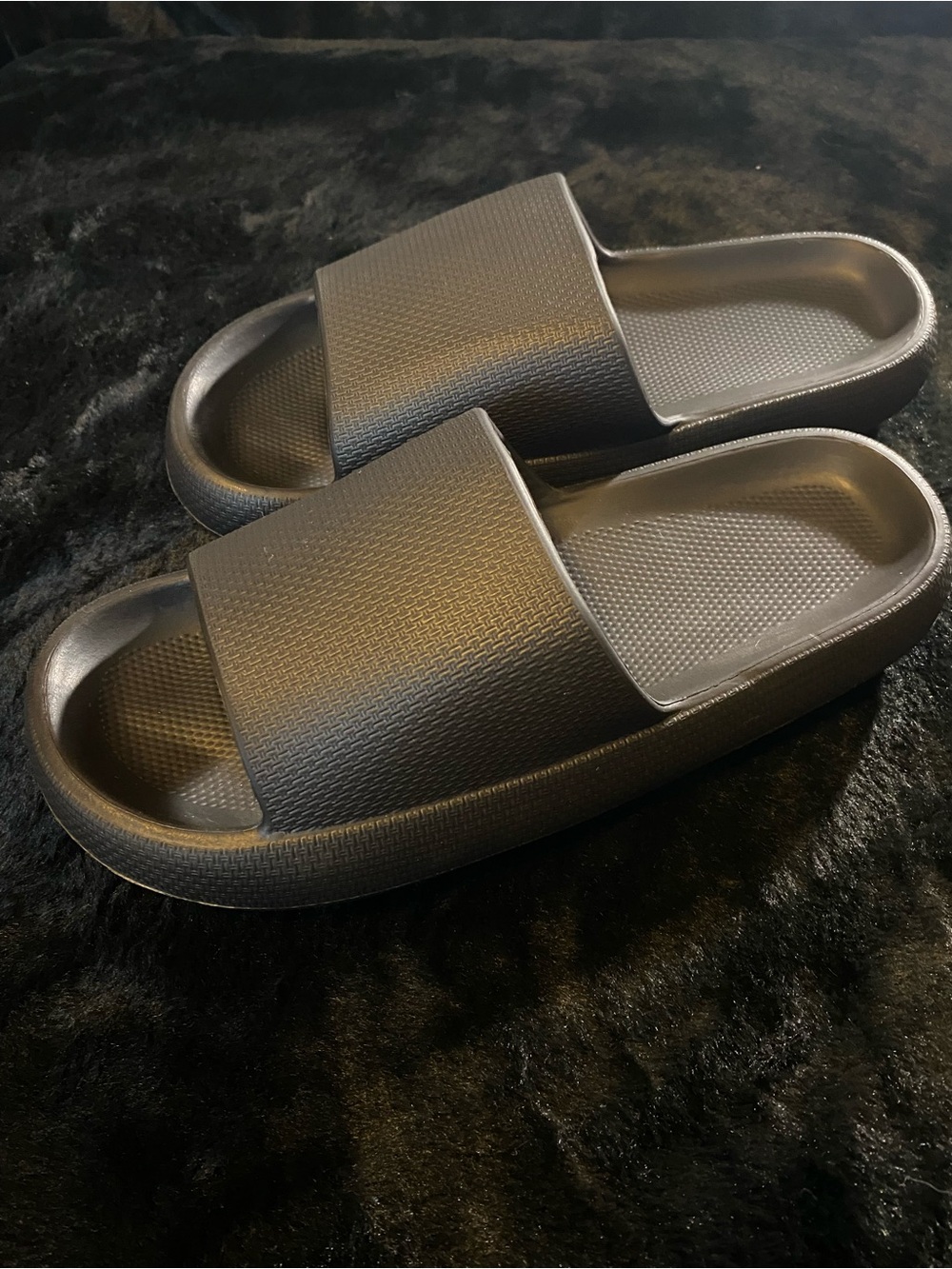 Men’s/Women’s Cloudie foam slides (Amazon)